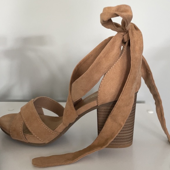 Tan suede chunky heels - Picture 4 of 4
